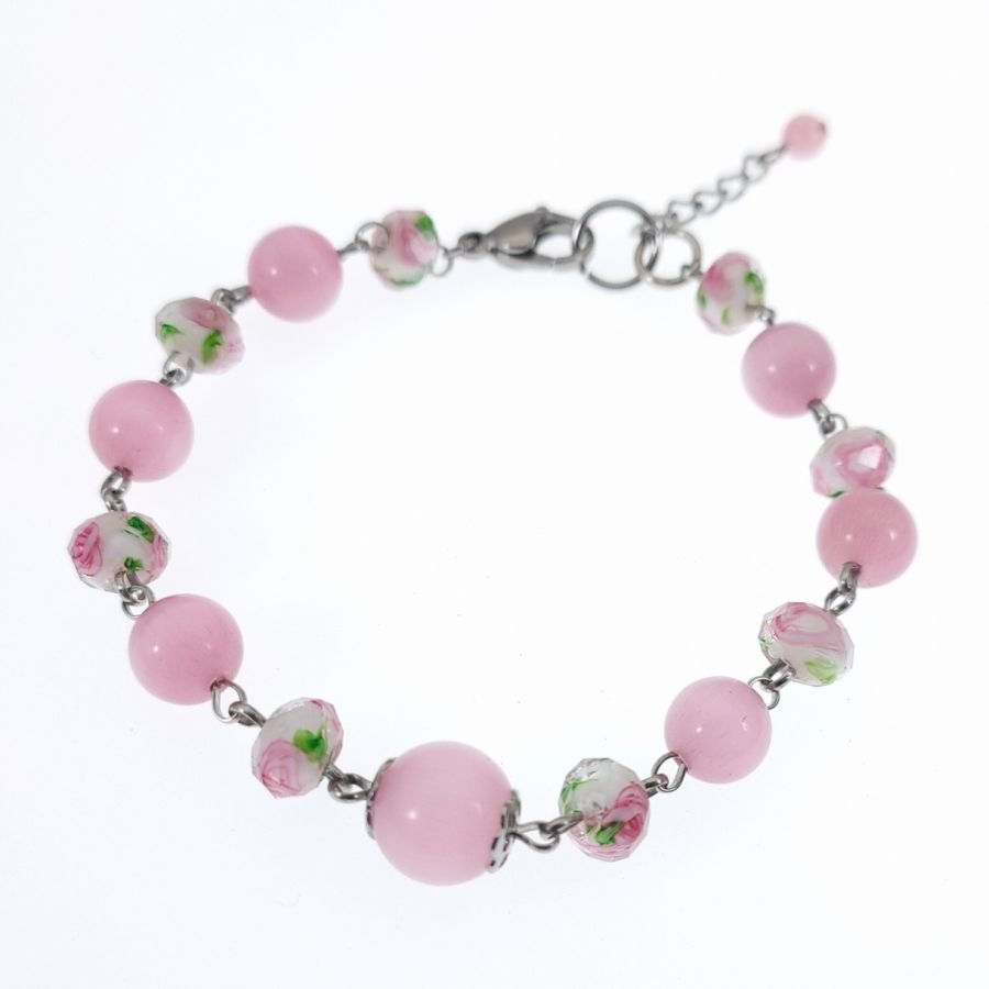 Blomstret pink glasperle armbånd 