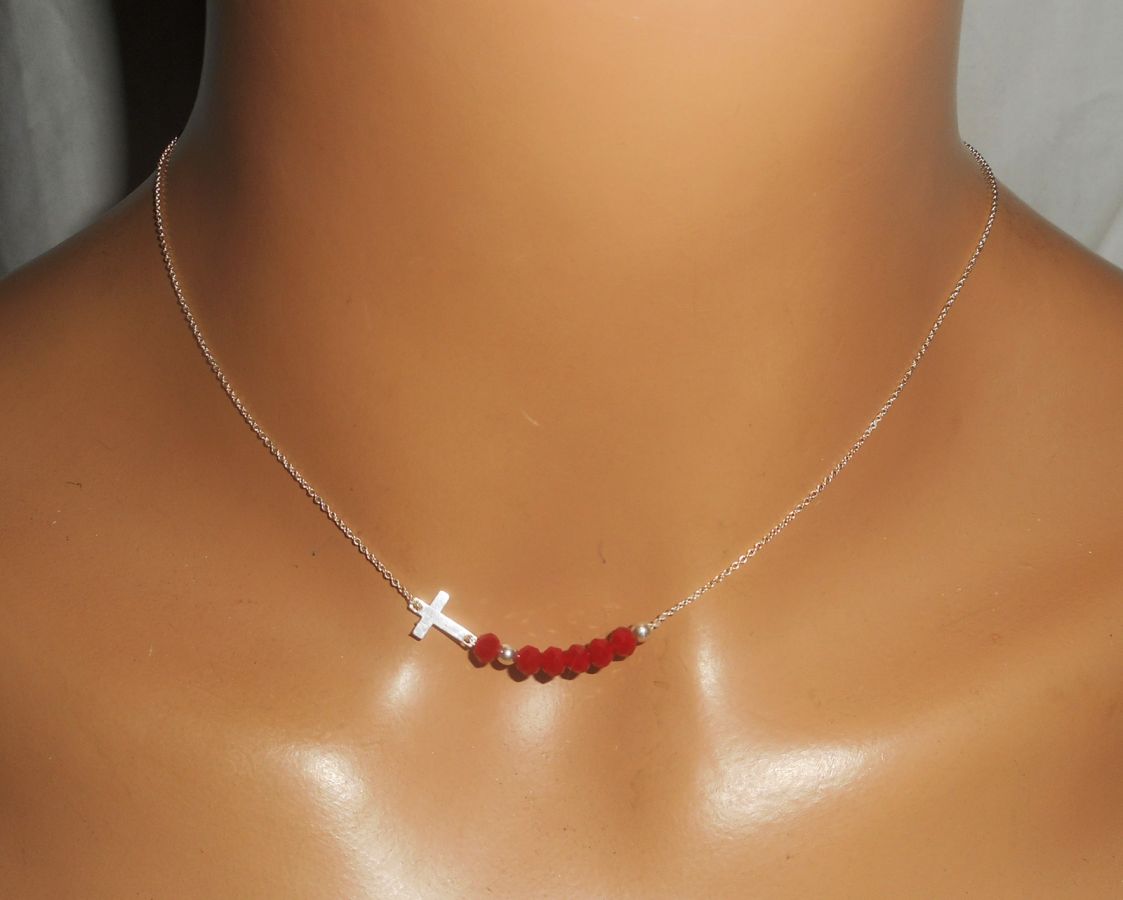 Collier ras de cou en argent 925 avec petite croix etperles en cristal rouge